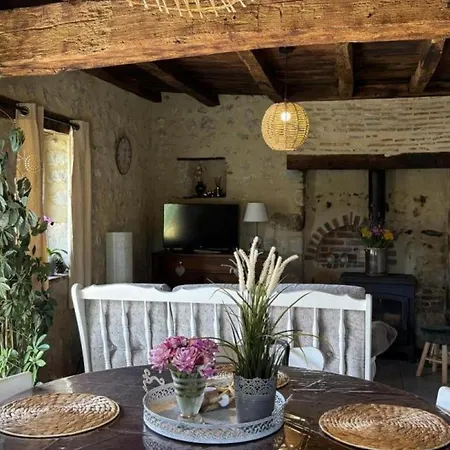 Gospodarstwo wiejskie Charmante Maison Bourbonnaise Du Xviiie Avec Animaux Acceptes - Fr-1-489-393
