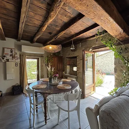 Charmante Maison Bourbonnaise Du Xviiie Avec Animaux Acceptes - Fr-1-489-393 Gospodarstwo wiejskie *