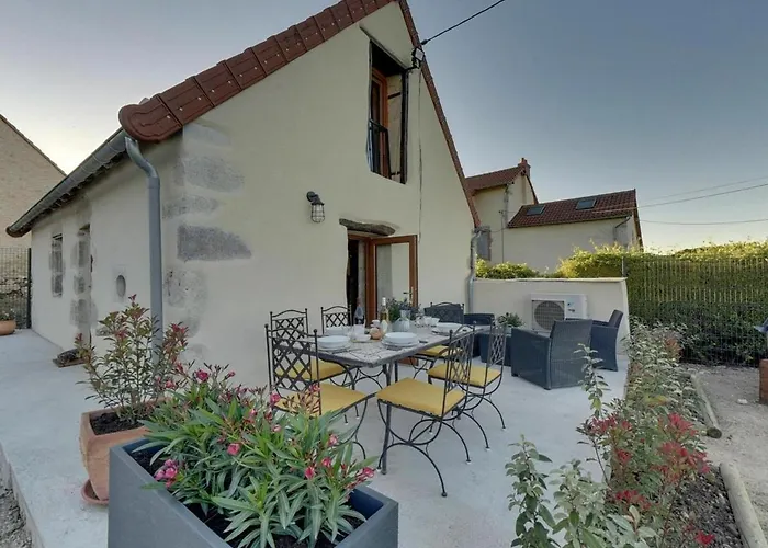 Charmante Maison Bourbonnaise Du Xviiie Avec Animaux Acceptes - Fr-1-489-393 *