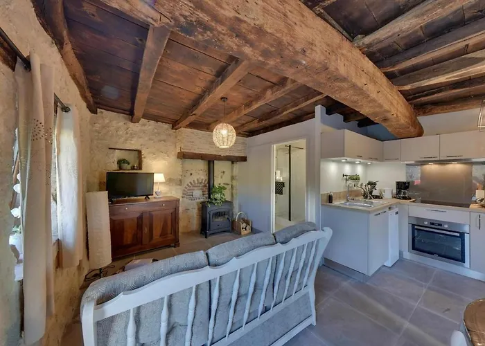 Charmante Maison Bourbonnaise Du Xviiie Avec Animaux Acceptes - Fr-1-489-393 Feriehus